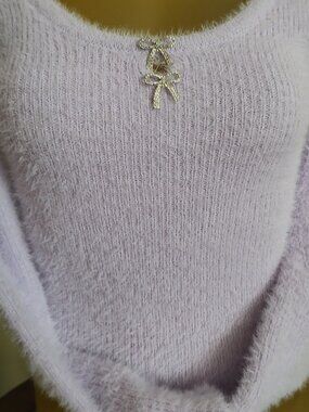Planet and Heart Top, with neckline and two sequined bows, lilac, Size XS